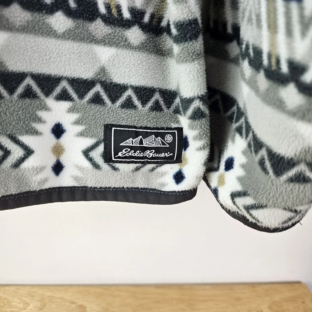 Eddie Bauer‎ Mens M Pullover Fleece Aztec White Blue Gray Crew Neck Soft LS Warm